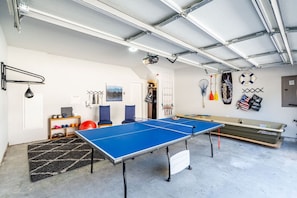 Game room - Paddle & Play: Waterfront, Game Room, Boat & Gym (Rowlett)