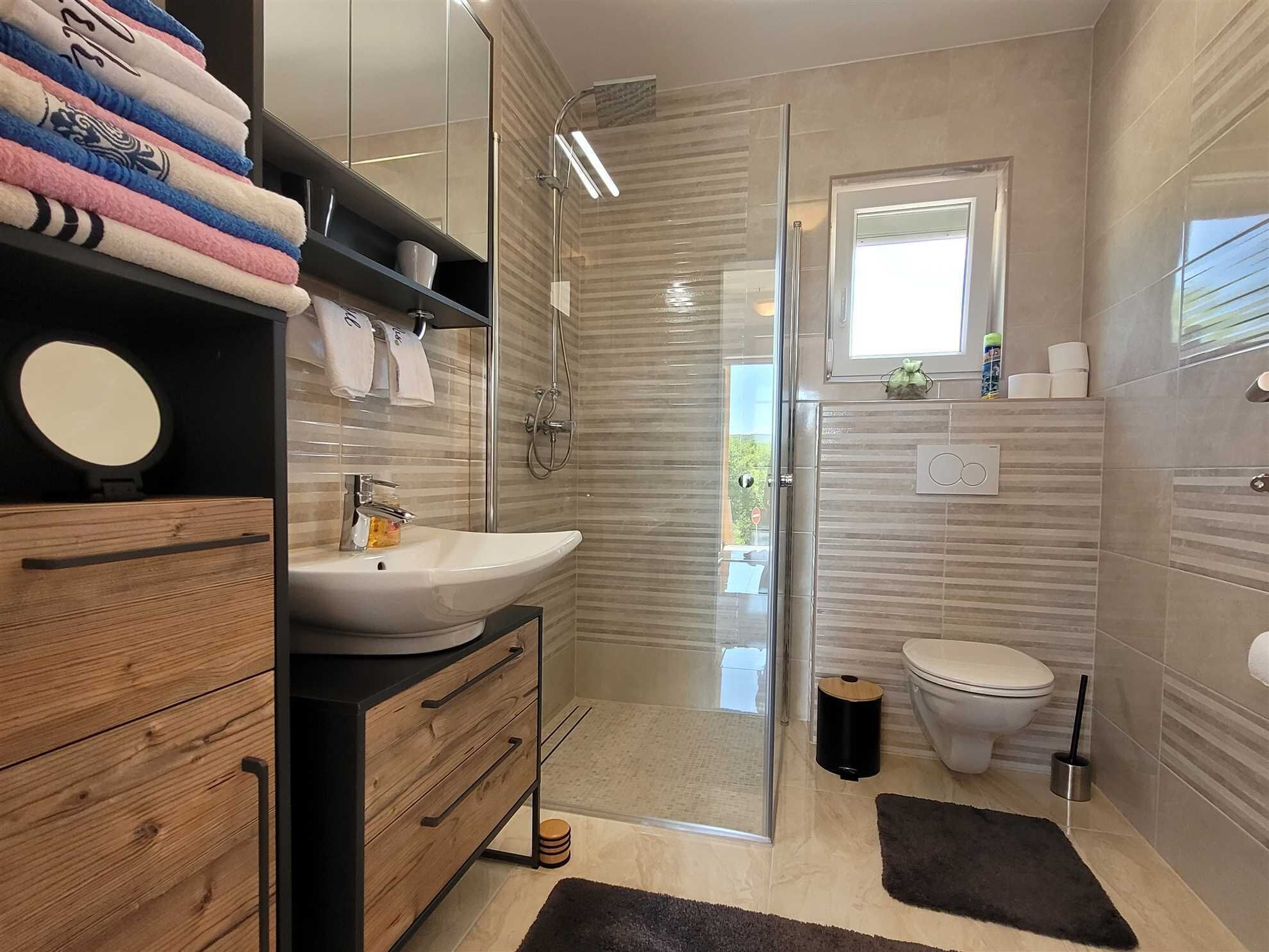 Shower, towels