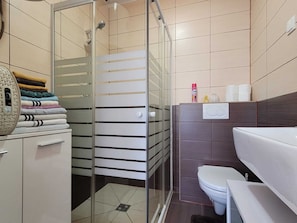 Douche, serviettes fournies