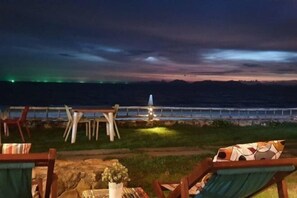 屋外ダイニングエリア