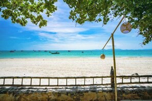 Private beach nearby, beach towels - Anyavee Krabi Beach Resort (Krabi)