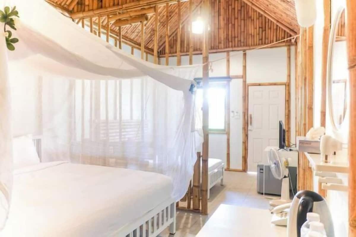 Cribs/infant beds