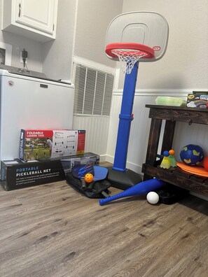 Game room - The one with the sport court (Rochester)