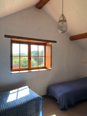 3 bedrooms, iron/ironing board, travel crib, wheelchair access - Belle Maison Morvandelle (Moux-en-Morvan)