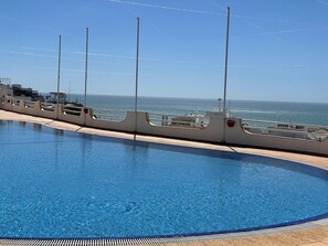 حمّام سباحة خارجي