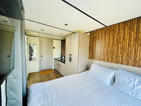 1 bedroom, desk, iron/ironing board, free WiFi - Mountain View Cozy Capsule G F - Epass support (Kodaikanal)