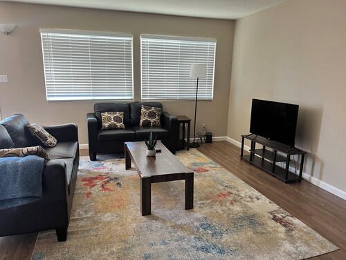 Serene 2bed/1bath condo with parking