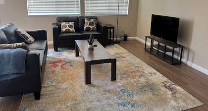 Serene 2bed/1bath condo with parking