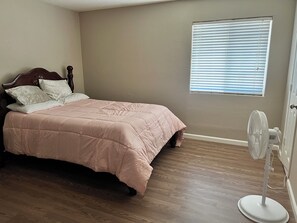 2 bedrooms, iron/ironing board, free WiFi, bed sheets