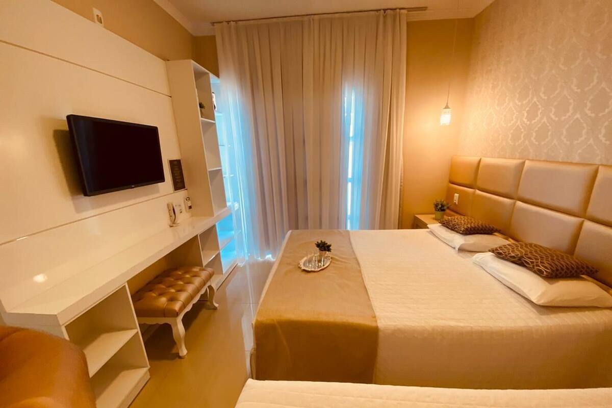 Triple Room | In-room safe, blackout drapes, soundproofing, WiFi (free)