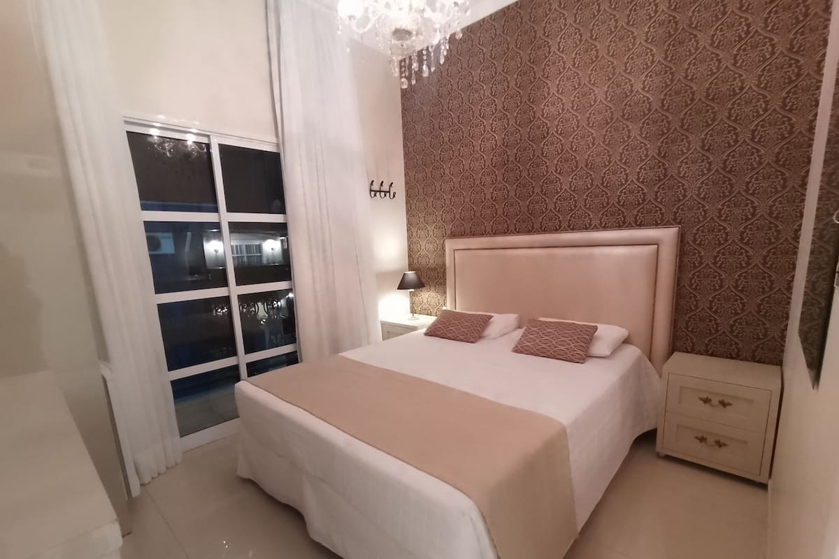 Twin Room, 1 Double Bed | In-room safe, blackout drapes, soundproofing, WiFi (free)