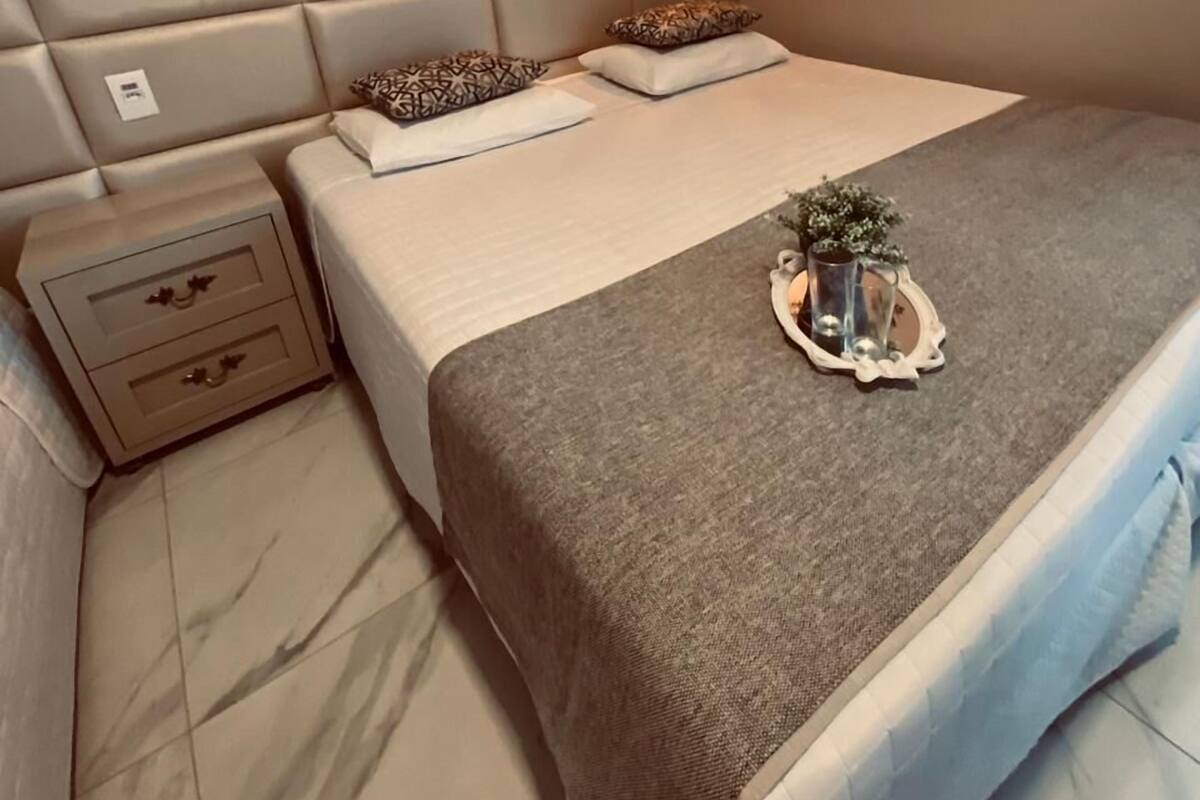 Szoba két külön ággyal, 1 kétszemélyes ágy | Széf a szobában, sötétítőfüggöny, hangszigetelés és ingyenes wifi