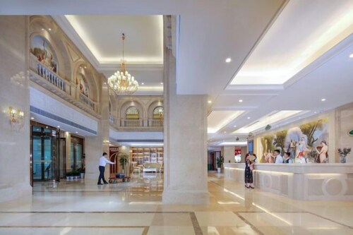 Vienna International Hotel (Wanzhou Gaosuntang Pedestrian Street Branch)