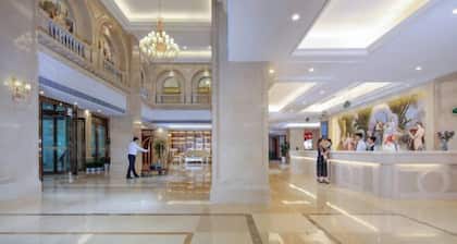 Vienna International Hotel (Wanzhou Gaosuntang Pedestrian Street Branch)