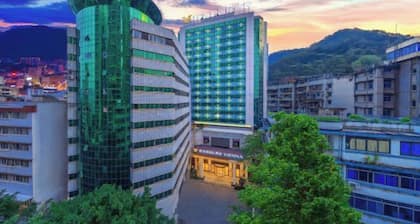 Vienna International Hotel (Wanzhou Gaosuntang Pedestrian Street Branch)
