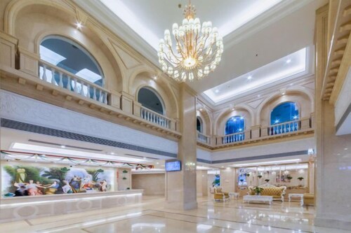 Vienna International Hotel (Wanzhou Gaosuntang Pedestrian Street Branch)