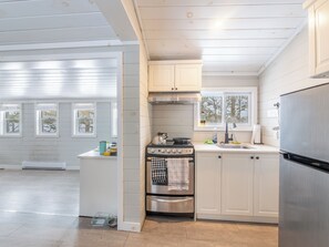 Bungalow Supérieur, vue partielle sur le lac | Cuisine privée