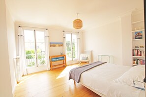 5 bedrooms, iron/ironing board, travel cot, WiFi