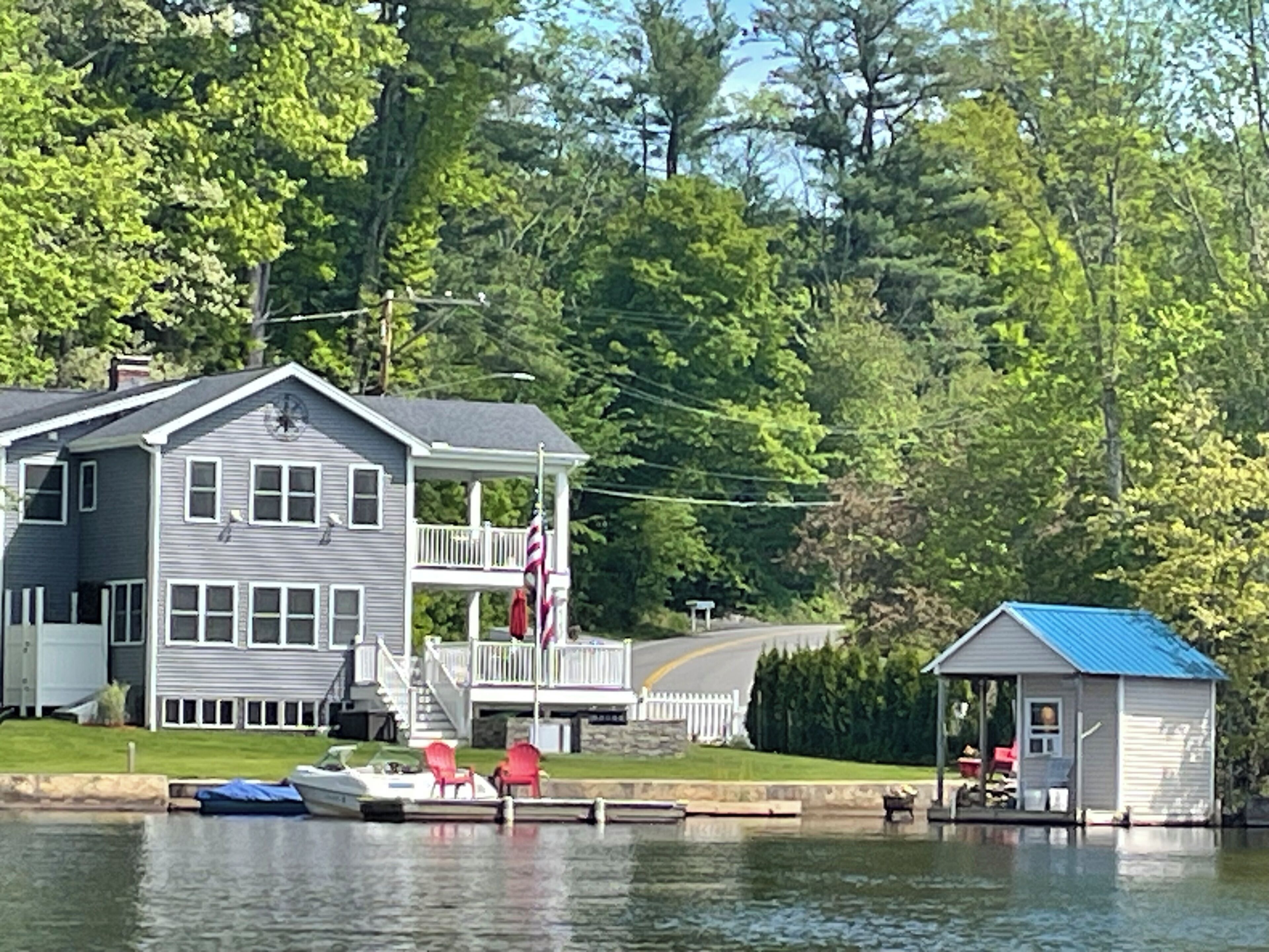 Executive Lake Front, Hot Tub, Fire Pit, Floating Office, Infrared Sauna, Pets