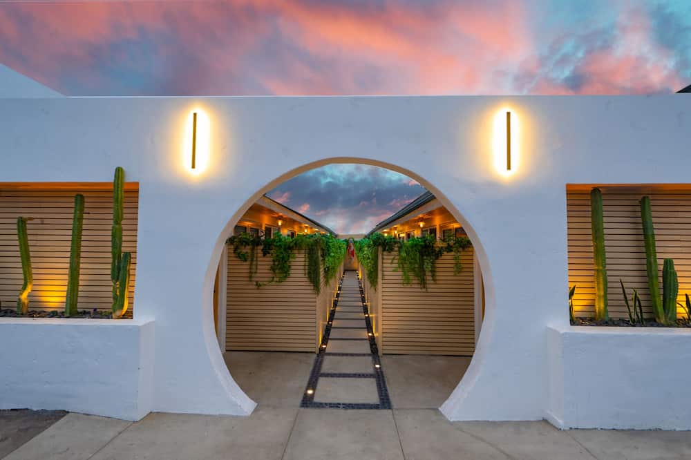 Boardwalk Hotel: Bikes, Boards & Beach Gear Included
