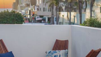 Luxury Suite, 2 Bedrooms, Patio, Bay View | Individually decorated, individually furnished, free WiFi, bed sheets