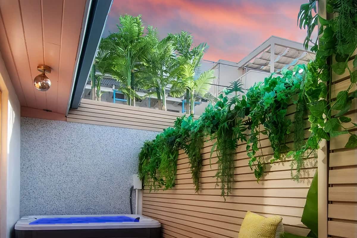 Elite Room, Patio, Kitchenette, Hot Tub | 1 bedroom, individually decorated, individually furnished, free WiFi