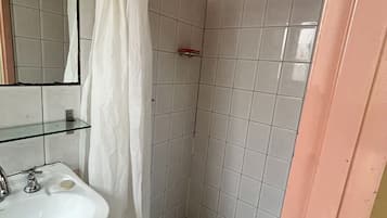 Shower, towels
