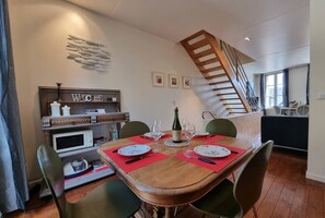 Dining - “La Maison du Puits”, with wood-burning stove, Honfleur center 5P (Honfleur)