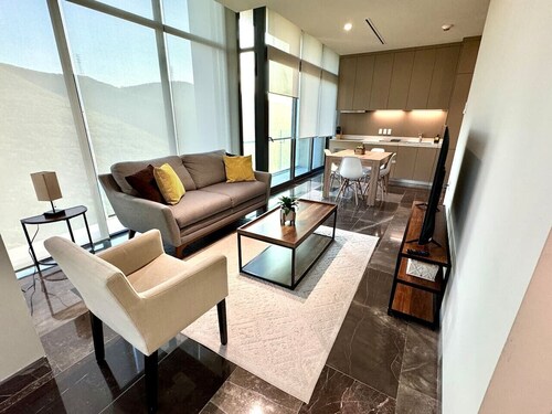 Luxury 2BD&2Bath Next to Plaza Hospital Pool