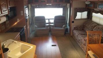 Fernseher, Stereoanlage