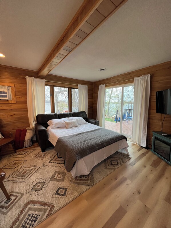 2 bedrooms, travel crib, WiFi, bed sheets