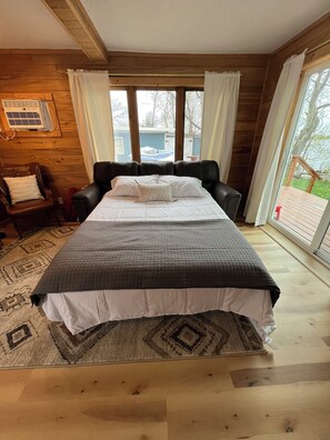 2 bedrooms, travel crib, WiFi, bed sheets