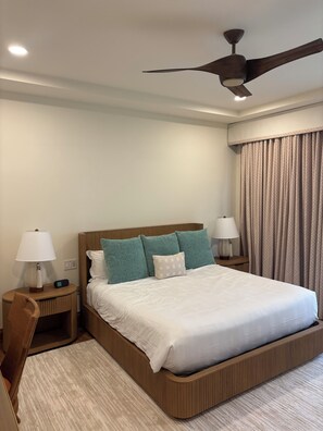 3 slaapkamers, een kluis op de kamer, een bureau