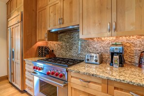 Frigorífic, microones, forn i placa de cuina