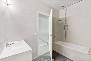 Douche, serviettes fournies