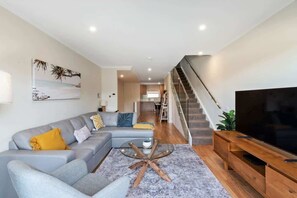 Smart TV - Wharf at North Batemans (North Batemans Bay)