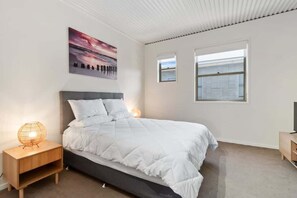 2 bedrooms, free WiFi, bed sheets - Wharf at North Batemans (North Batemans Bay)