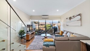 Smart TV - Wharf at North Batemans (North Batemans Bay)