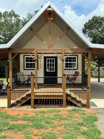 Exterior. Cabin 4/LAKE HARTWELL/Green Pond&Broyles Lndgs/Clemson/Shelter w/charging ports