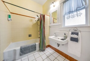 Séchoir à cheveux, serviettes fournies