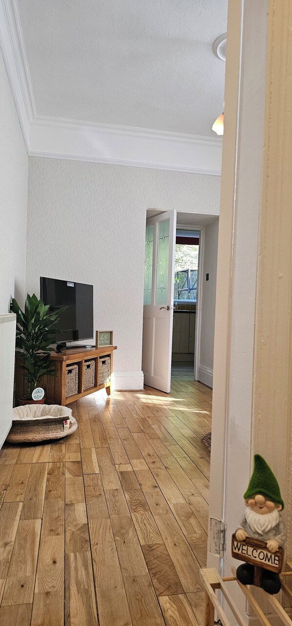 Interior - Stylish flat in central location. Pet friendly (Aberdeen)