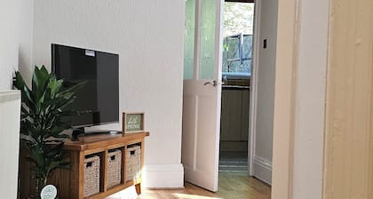 Stylish flat in central location. Pet friendly