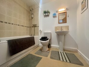 Apartment, Accessible, Ensuite (HK Apartment) | Bilik Mandi | Gabungan pancuran/tab mandi, hulu semburan mandi hujan