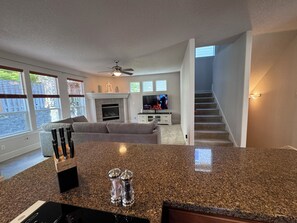 Interior - Gorgeous 5 Bedroom Home w/King beds, 2 Gig ultra fast internet! (Portland)