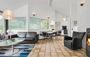 Smart-TV, Kamin, Stereoanlage