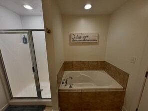 Shower, hair dryer, towels, soap - Spacious 3BR 3BA above Brewery, Pizza Shop & Arcade 5 mins to DT Indy (Indianapolis)