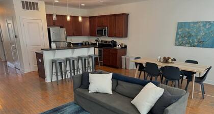 Spacious 3BR 3BA above Brewery, Pizza Shop & Arcade 5 mins to DT Indy