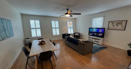Spacious 3BR 3BA above Brewery, Pizza Shop & Arcade 5 mins to DT Indy