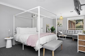 4 bedrooms, free WiFi, bed sheets