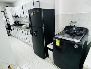 Fridge, microwave, oven, coffee/tea maker - Casa Álamos con Aire ac. y Parking (Florencia)